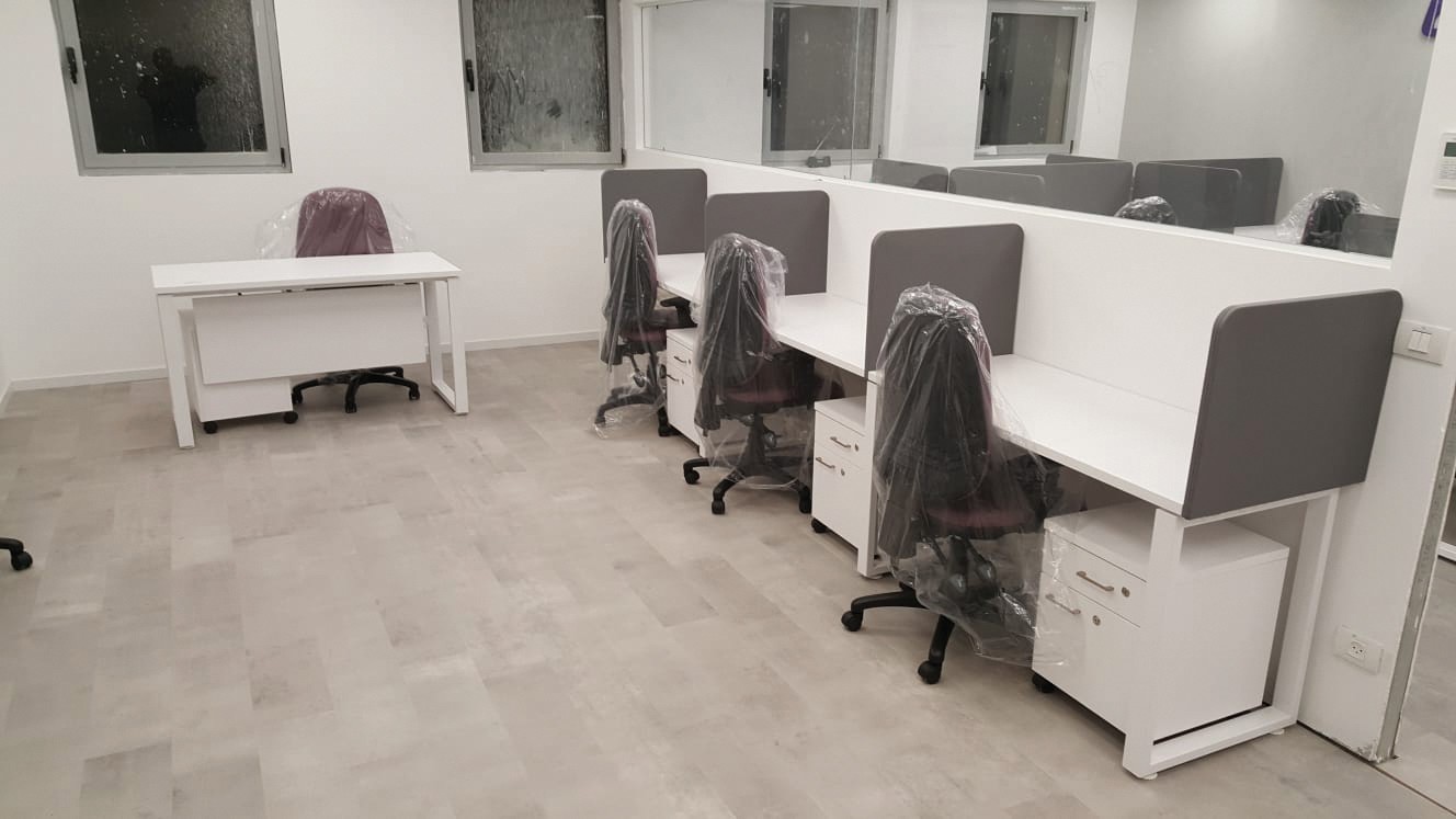 מחיצת סקאנר מבד מחיצות למשרד במגוון צבעים וגדלים