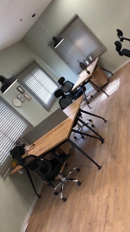 מחיצת מלמין שולחנית - פתרונות אקוסטיים למשרד