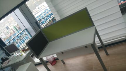 מחיצות אקוסטיות למשרד בצבע ירוק וצבעים נוספים