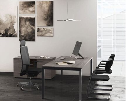 שולחן משרדי ספייס עם פלטה עליונה דקיקה מפורמייקה בגוון עץ